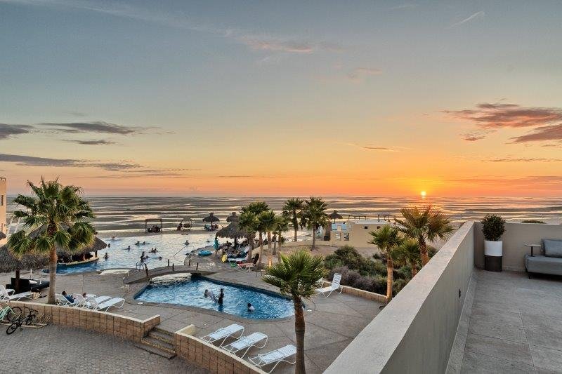 Beach Life Laguna Shores (22).jpg