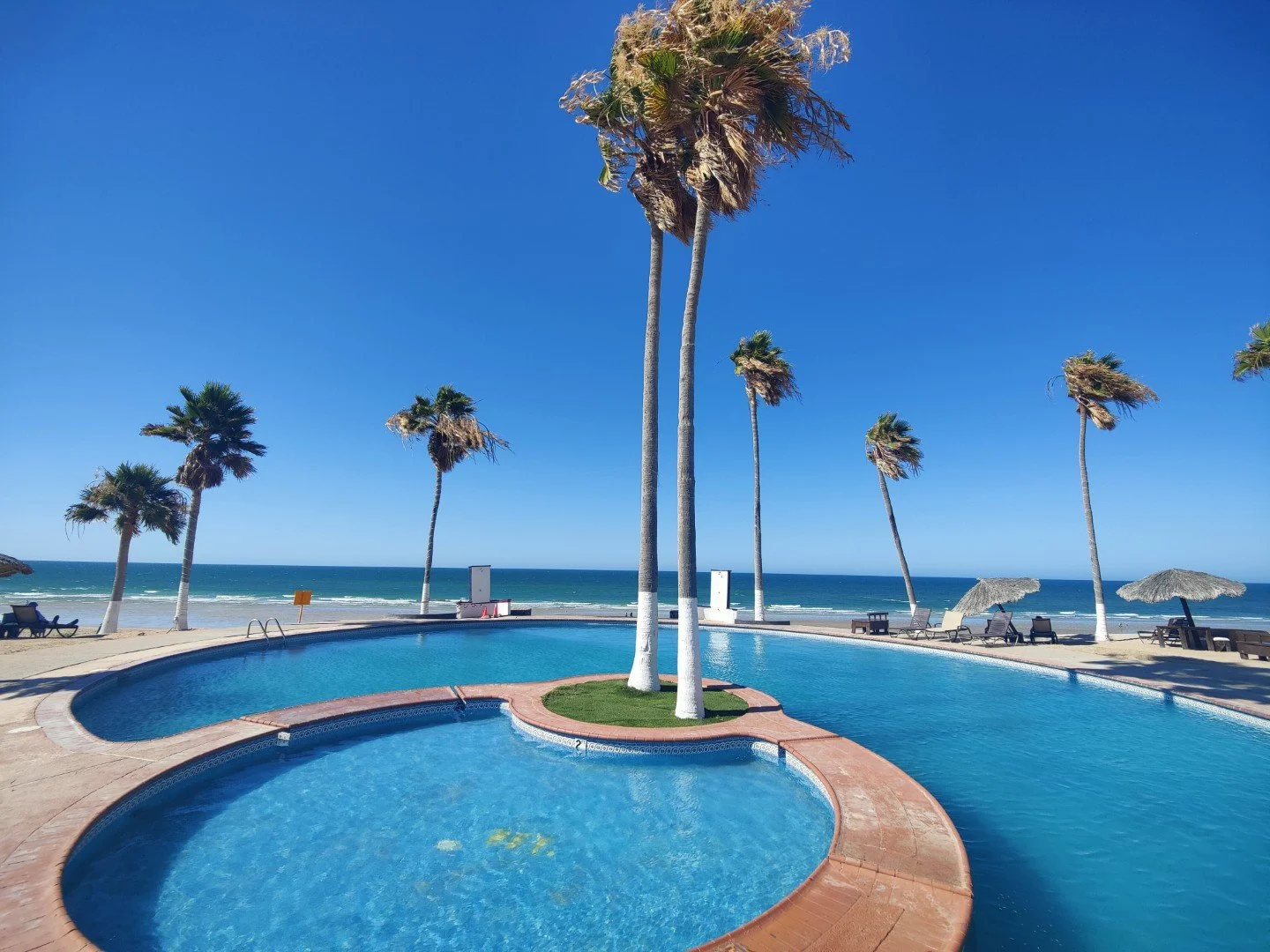 Beachfront Pool Casa Blanca (9).jpg