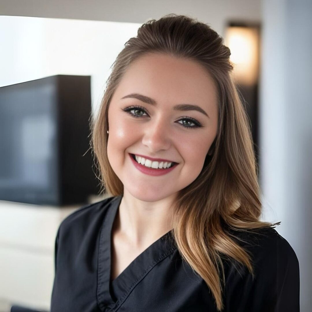 We are so excited to announce we have a new Alchemy Babe joining the team! 🫶🏻
&ldquo;Hi babes! My name is Savannah, owner of Savvie Esthetics LLC. I am passionate about skin care! I went to the Gary Manuel Aveda Institute in Seattle for basic then 