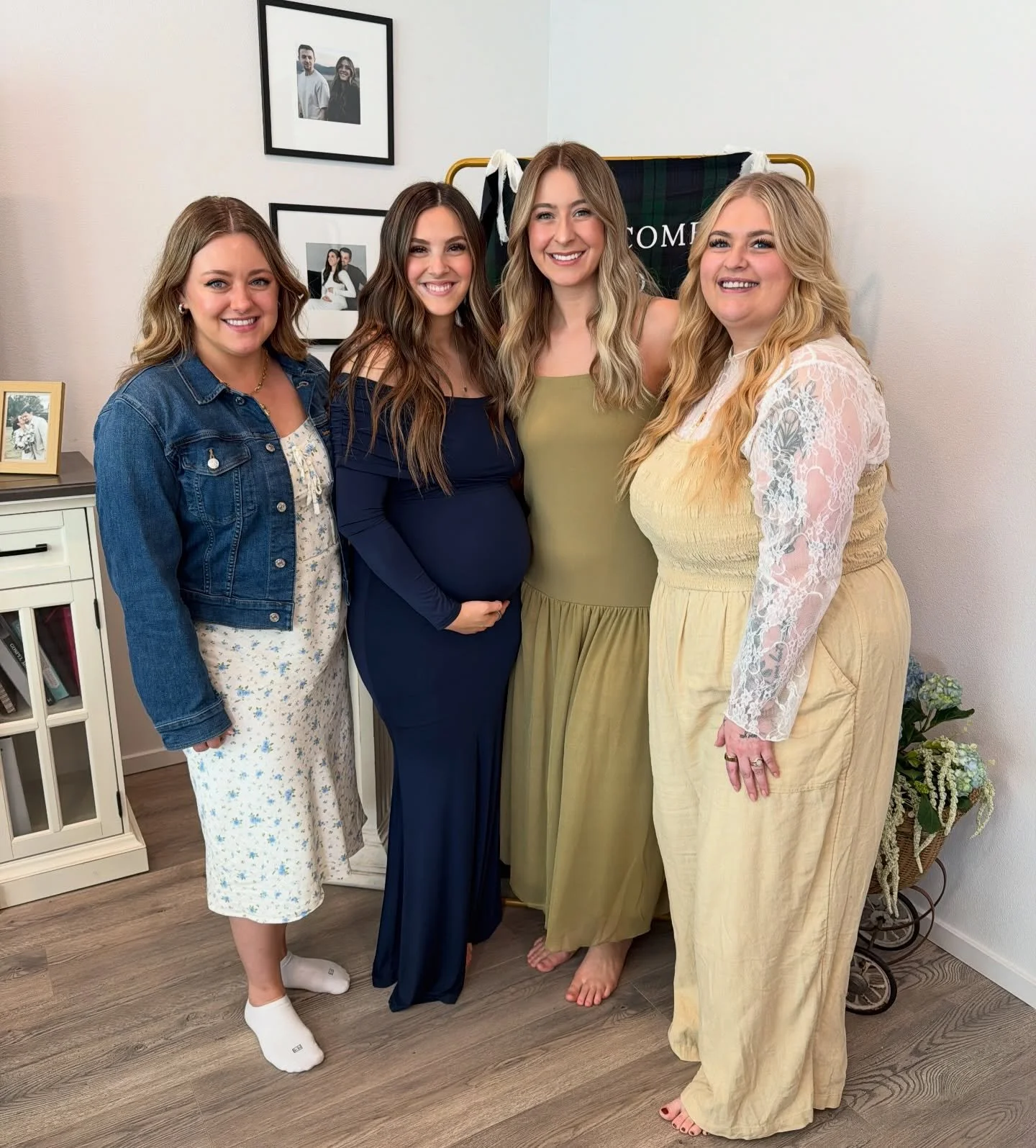 Celebrating the Mama to be 💙🧸
@blondingbabes_byalexis threw the most beautiful shower for @alannajade.hair today✨
We cannot wait to meet your little man, and we are so blessed to know and love you. You are gonna be the best mommy, we are so proud o
