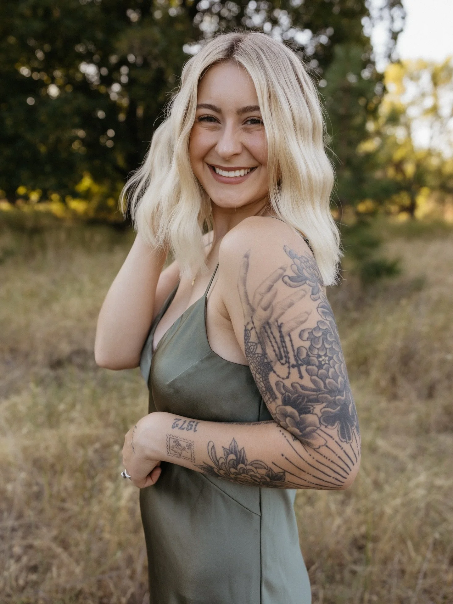 We are wishing the happiest of birthdays to the kindest soul you&rsquo;ll ever meet, @blondingbabes_byalexis 🤍
Alexis, knowing you and getting to be your friend, is such an honor and privilege for all of us! You&rsquo;re our go-to gal for advice, th