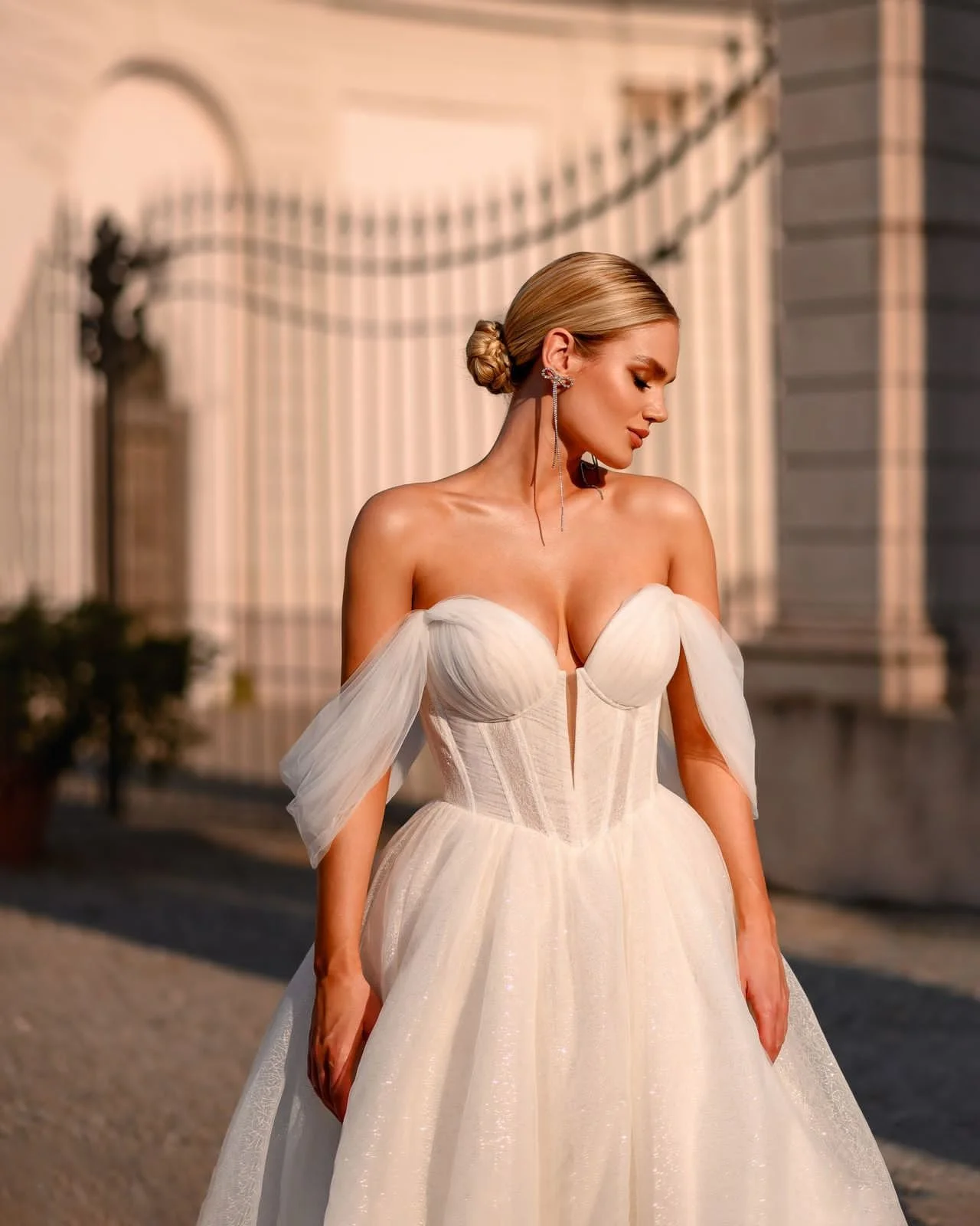 Enchanting A-Line Wedding Dress for Rent Sparkling Off-Shoulder