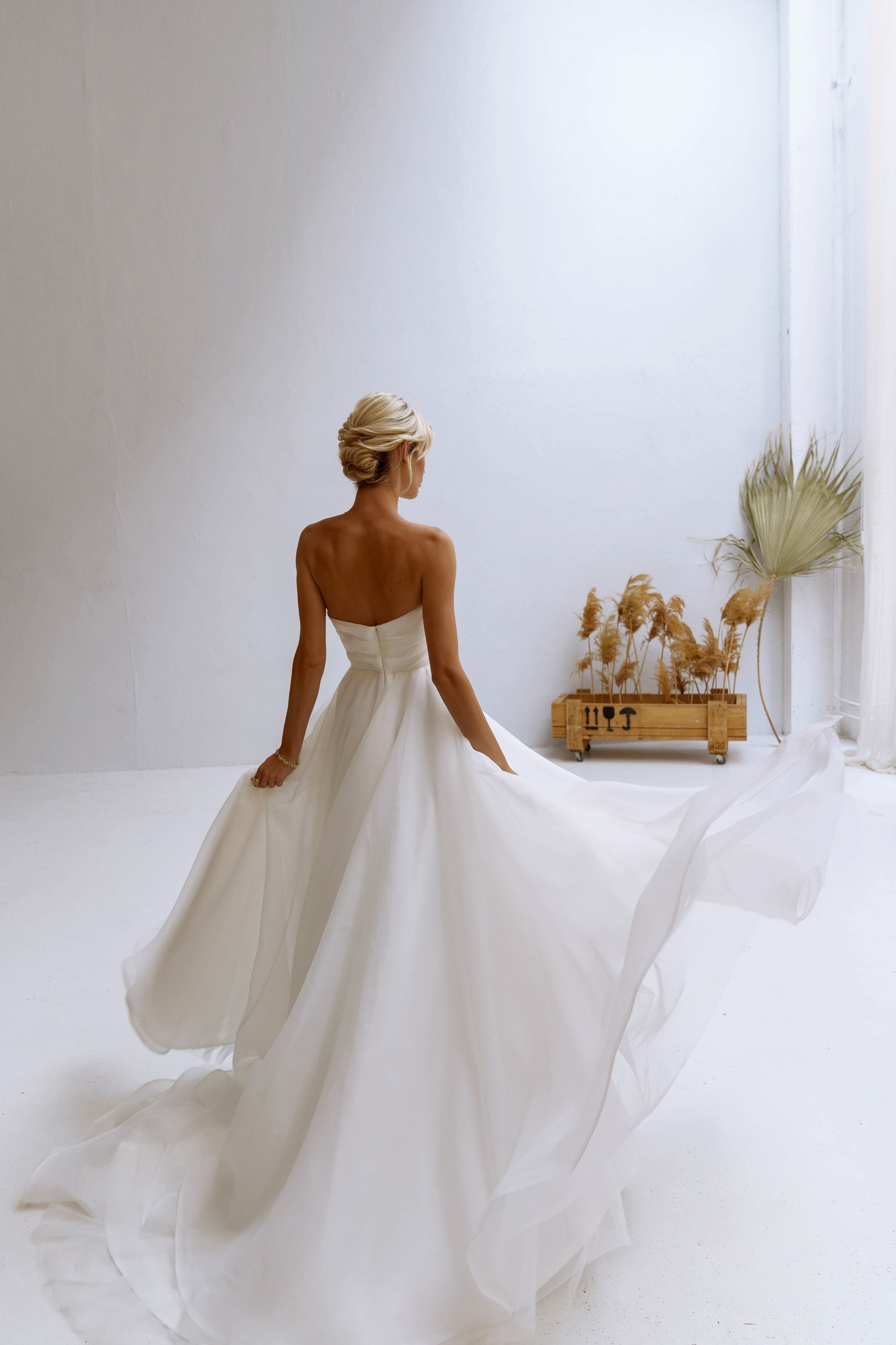 Elegant Organza A-Line Wedding Dress with Slit | Stunning Elegant Organza A-Line Wedding Dress with Slit | Stunning