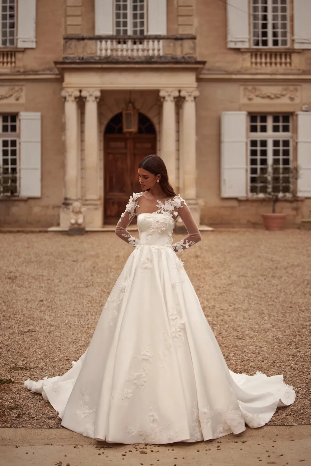 mesh museum wedding dress Brand : Mesh Museum Size: 31 - 25 - 36 #pstus2 #pstus4 Height: 156