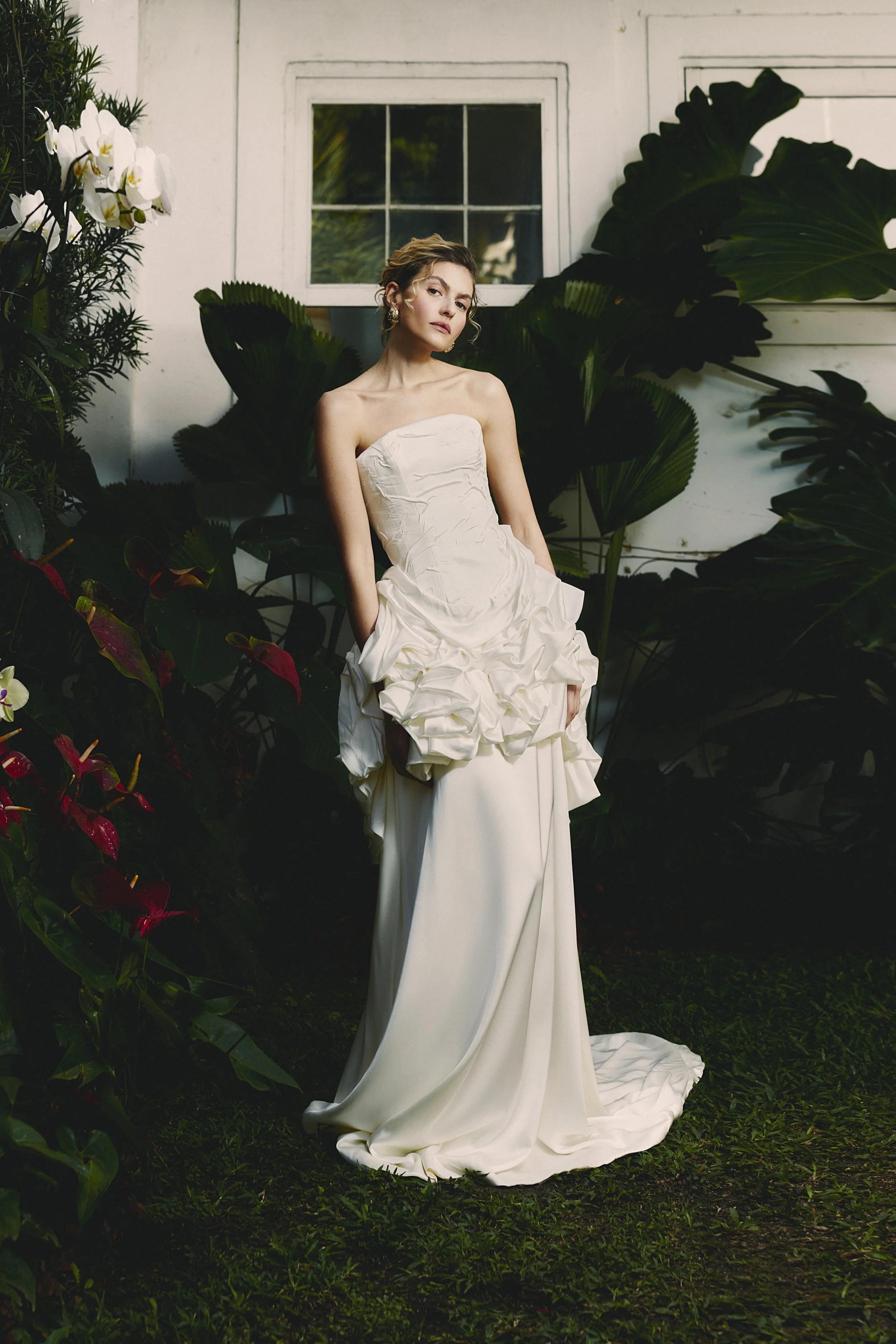 Modern short wedding dress by Rebeca Nepomuceno with playful ruffles and underskirt creating long-dress effect – Silvia