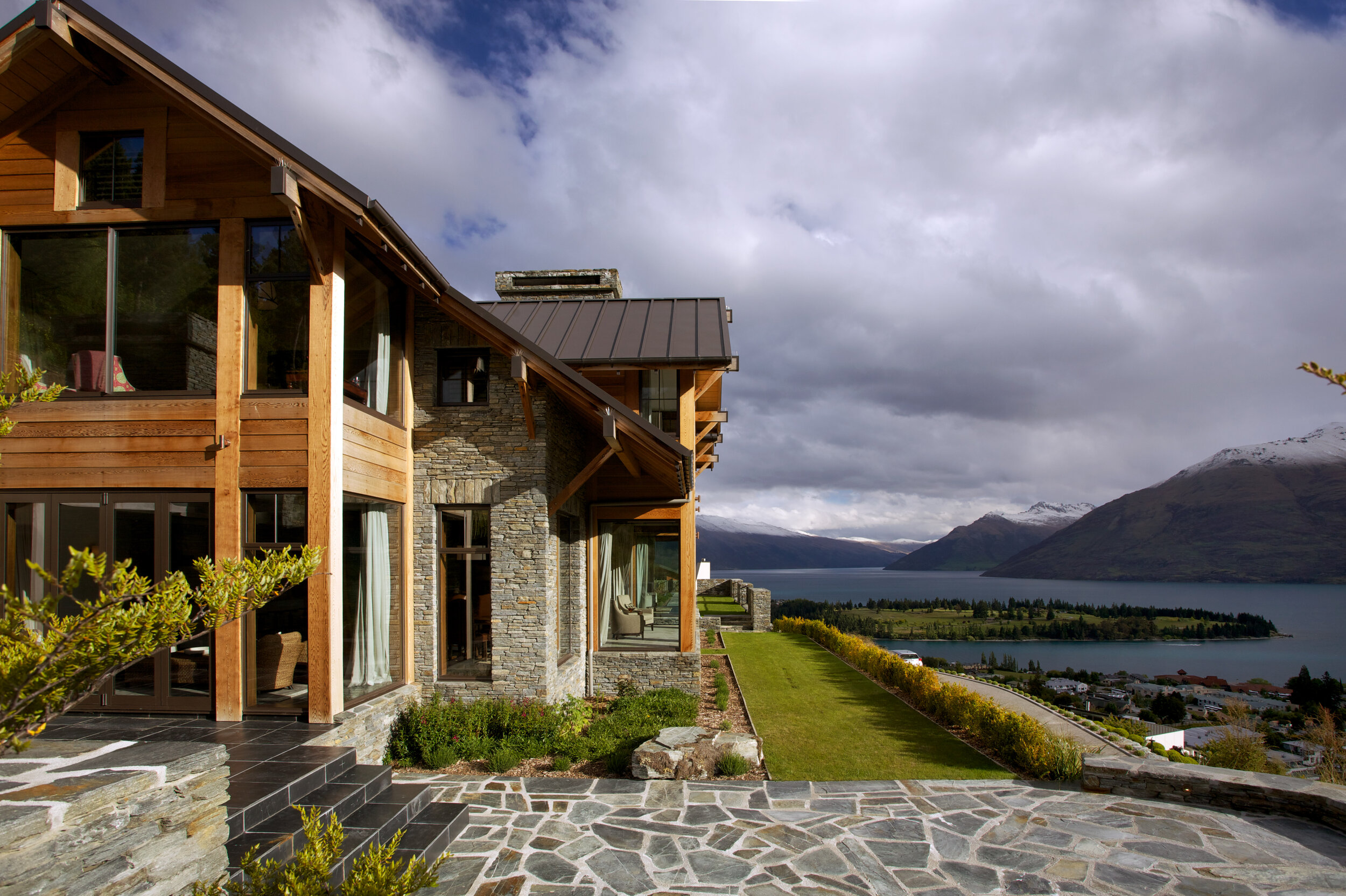 Mason&Wales-Queenstown-Hill-House-Queenstown-Houses-Traditional-101.jpg