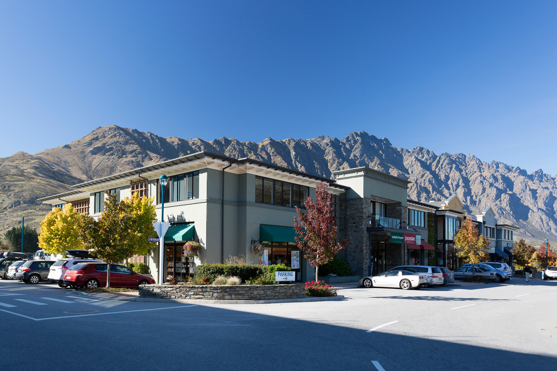 Mason&Wales-Queenstown-Shopping-Centre-Queenstown-Commercial-Contemporary-102.jpg