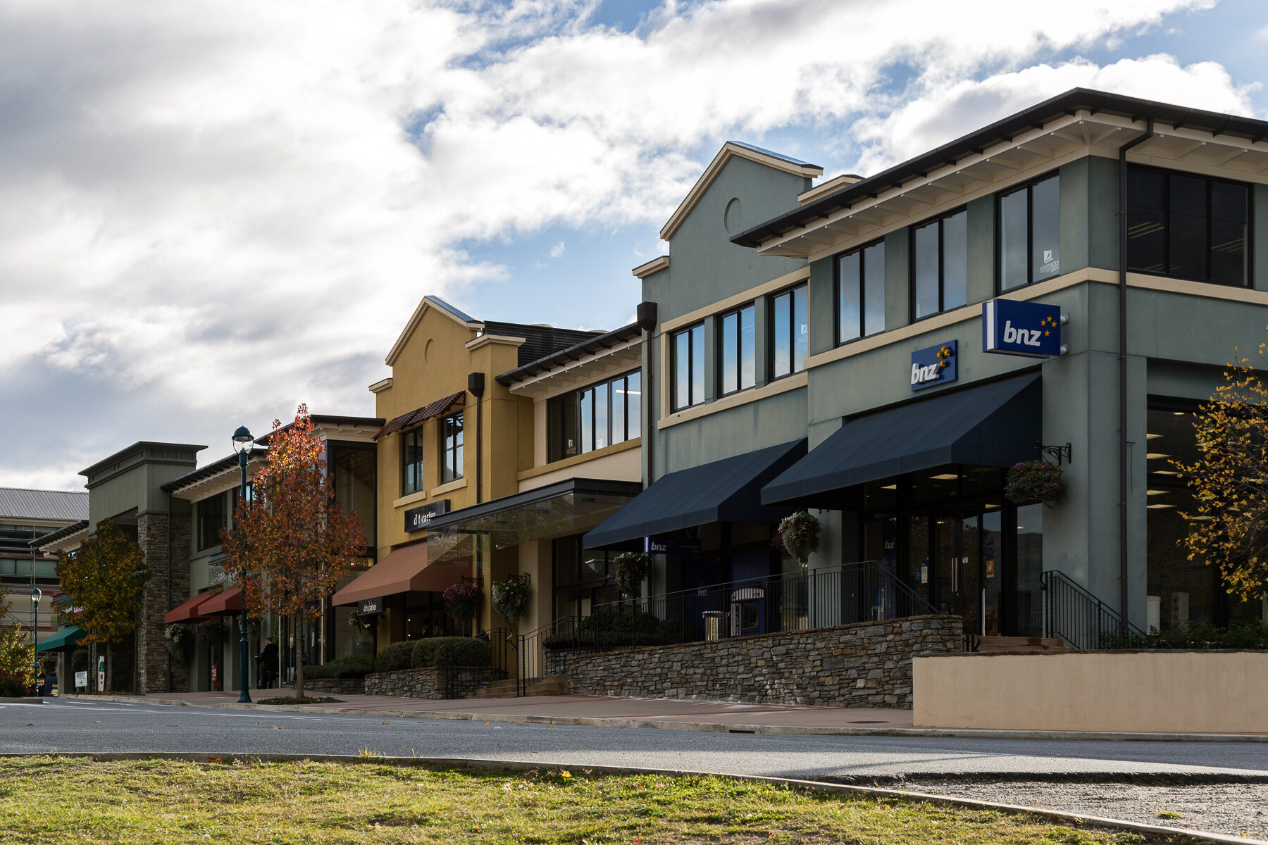 Mason&Wales-Queenstown-Shopping-Centre-Queenstown-Commercial-Contemporary-107.jpg