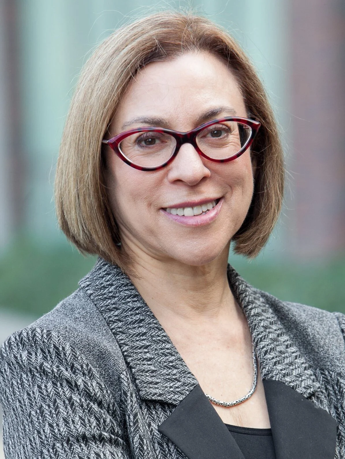 Dr. Gloria Mark: How Technology Is Killing Our Attention Spans And Affecting Our Relationships