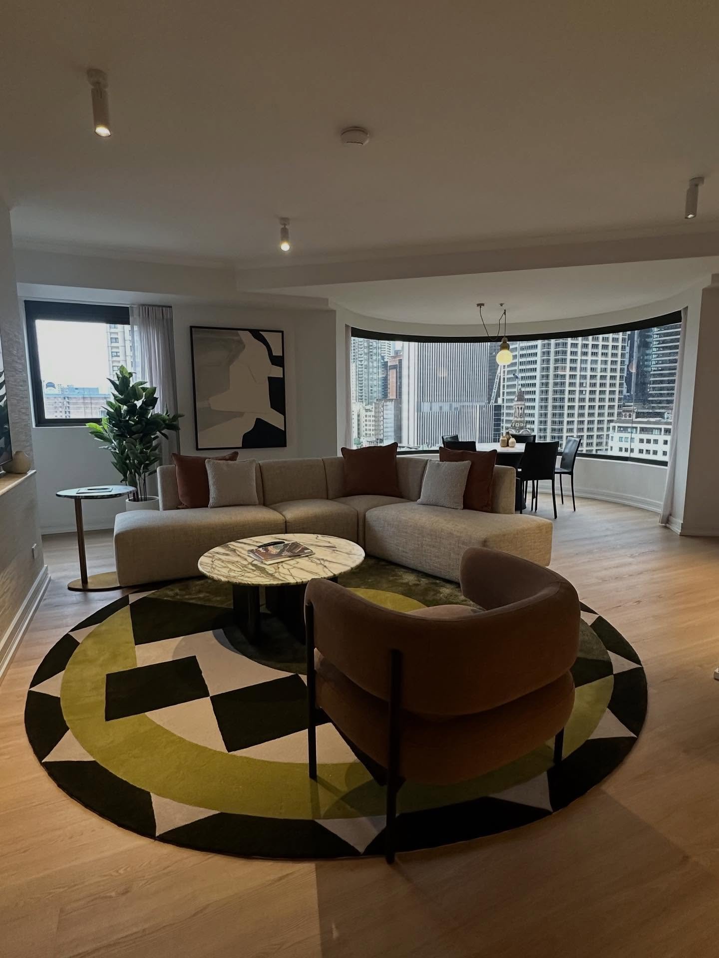 After a transformative makeover, Adina Town Hall has officially reopened in the heart of Sydney&rsquo;s CBD &mdash; and it&rsquo;s more stunning than ever. Designed by the award-winning Bates Smart, this 144-room apartment-style hotel now blends time