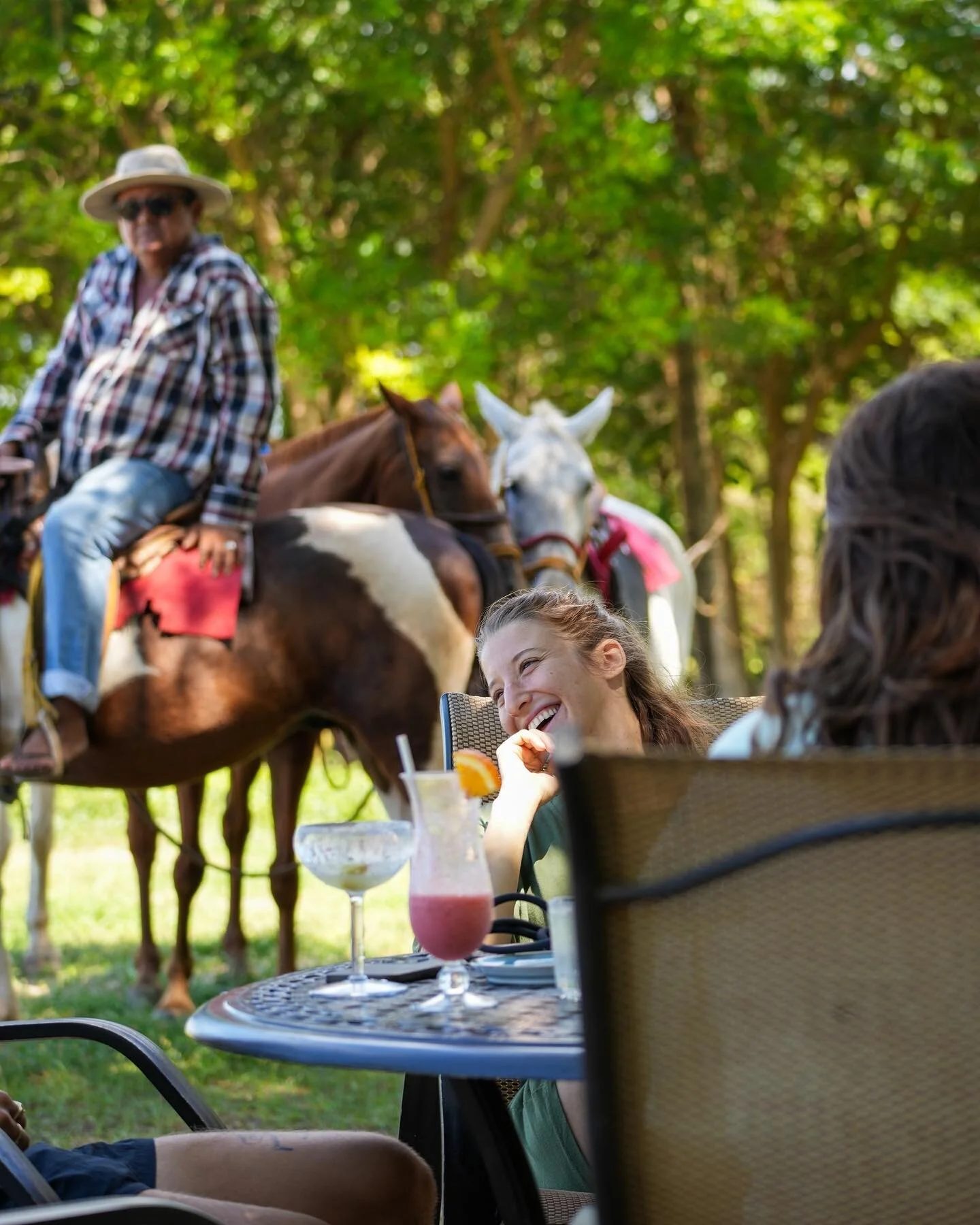 It’s always all smiles around here!π
How could you not have a smile on your face when you are at the Langosta Beach Club? Surrounded by friends, good drinks, the beach, and sometimes even horses.βοΈπ΄