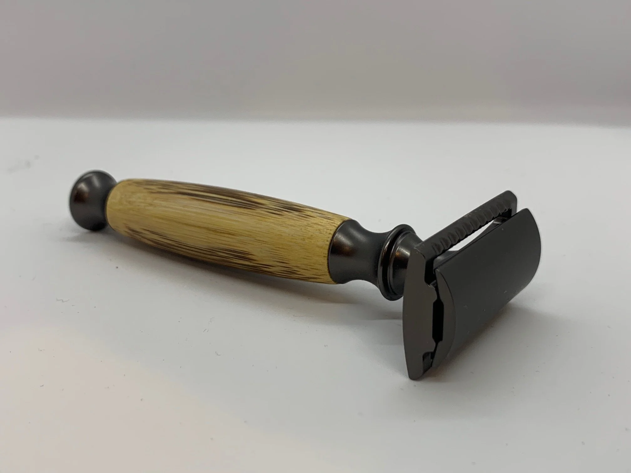 Bamboo handle double edge safety razor