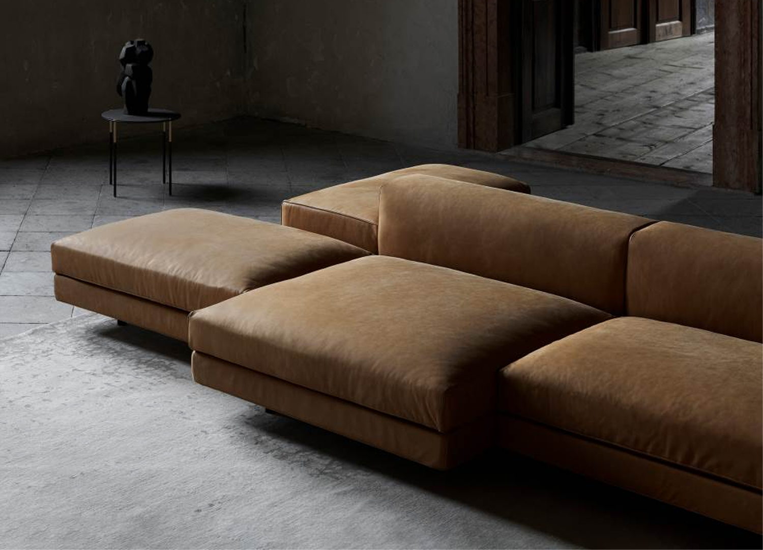 Sumo Bed by Piero Lissoni with refined Italian design