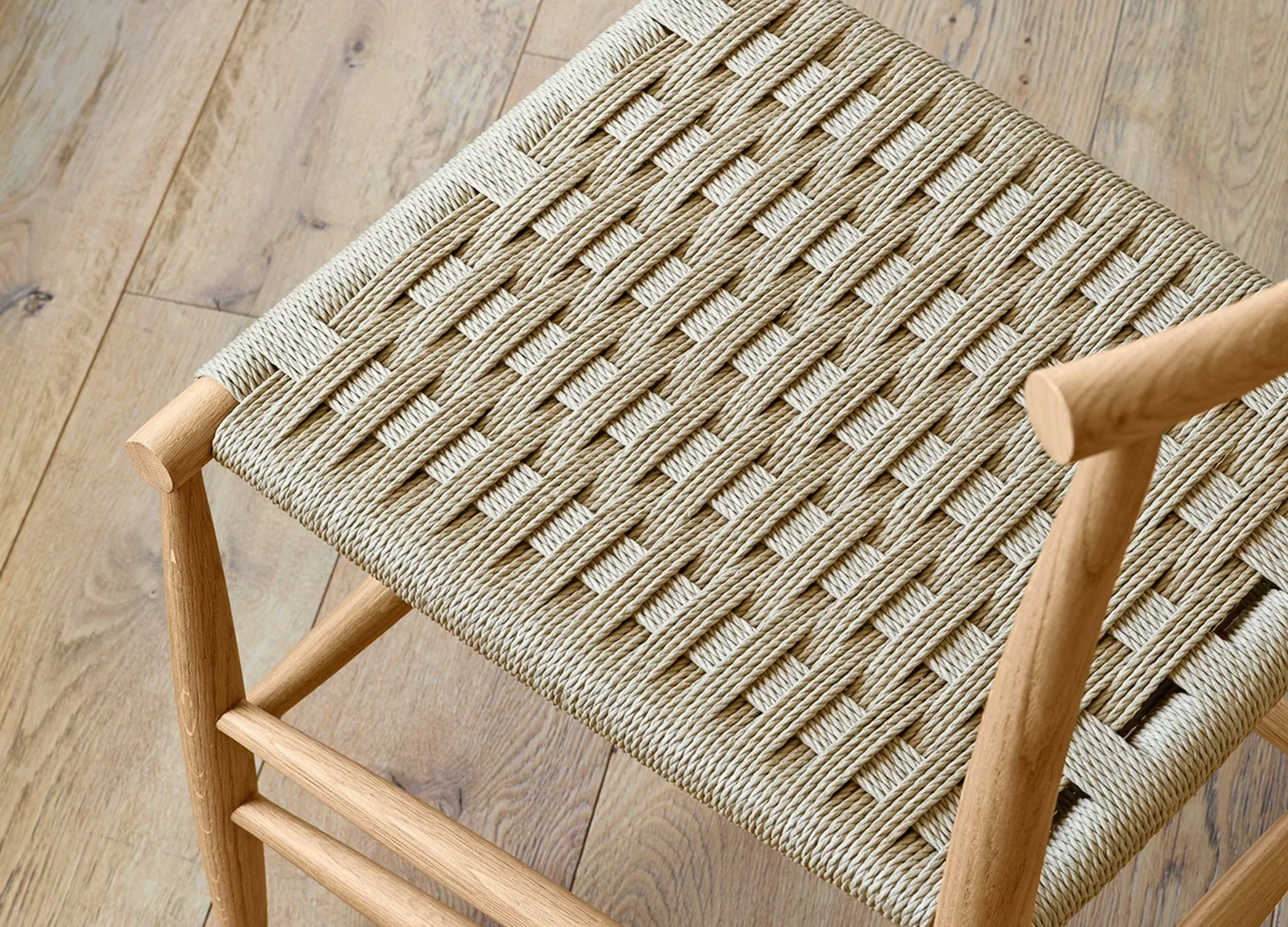 PELLEOSSA dining chair detail with traditional straw seat