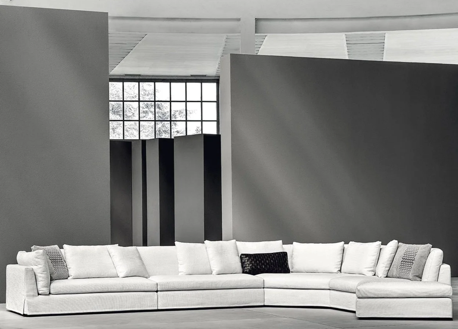 Arne Italian designer sofa by Gianfranco Frigerio