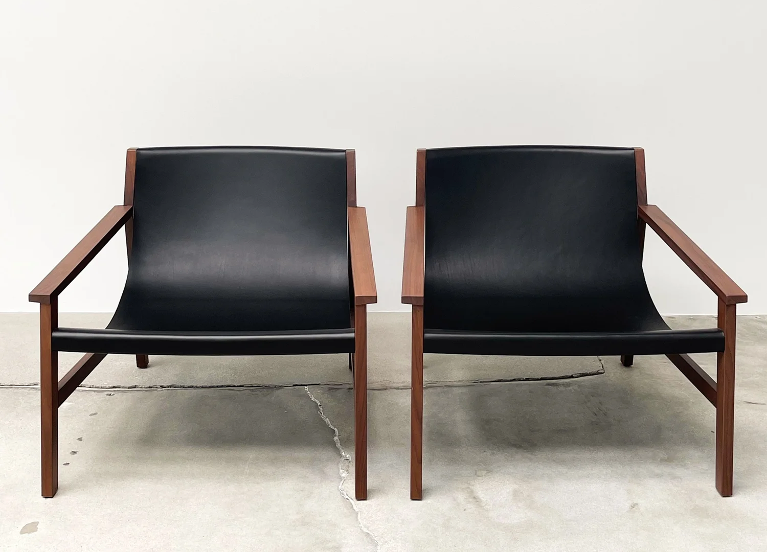 SDRAIO by Piero Lissoni with sculptural leather seating design