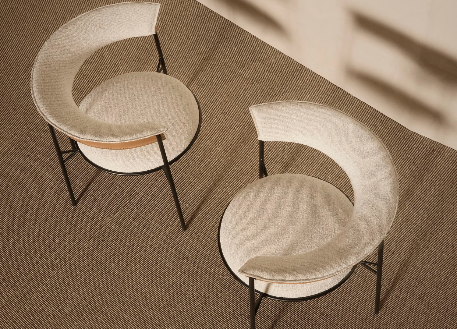 CANTLE designer lounge chair with leather upholstery and elegant finish