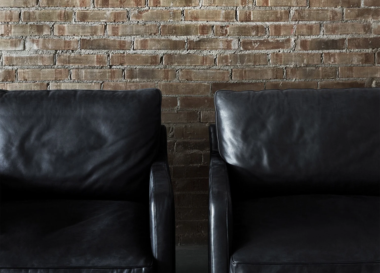 DUMAS Italian lounge chair with fabric or leather covering