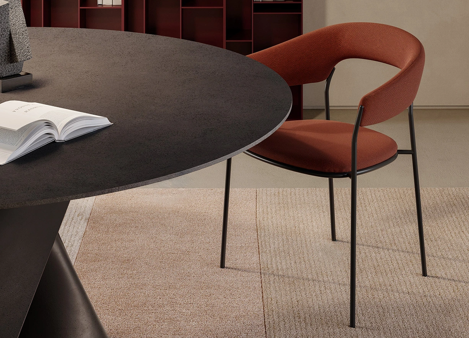Archie Chair with slender legs and curved backrest in seamless design
