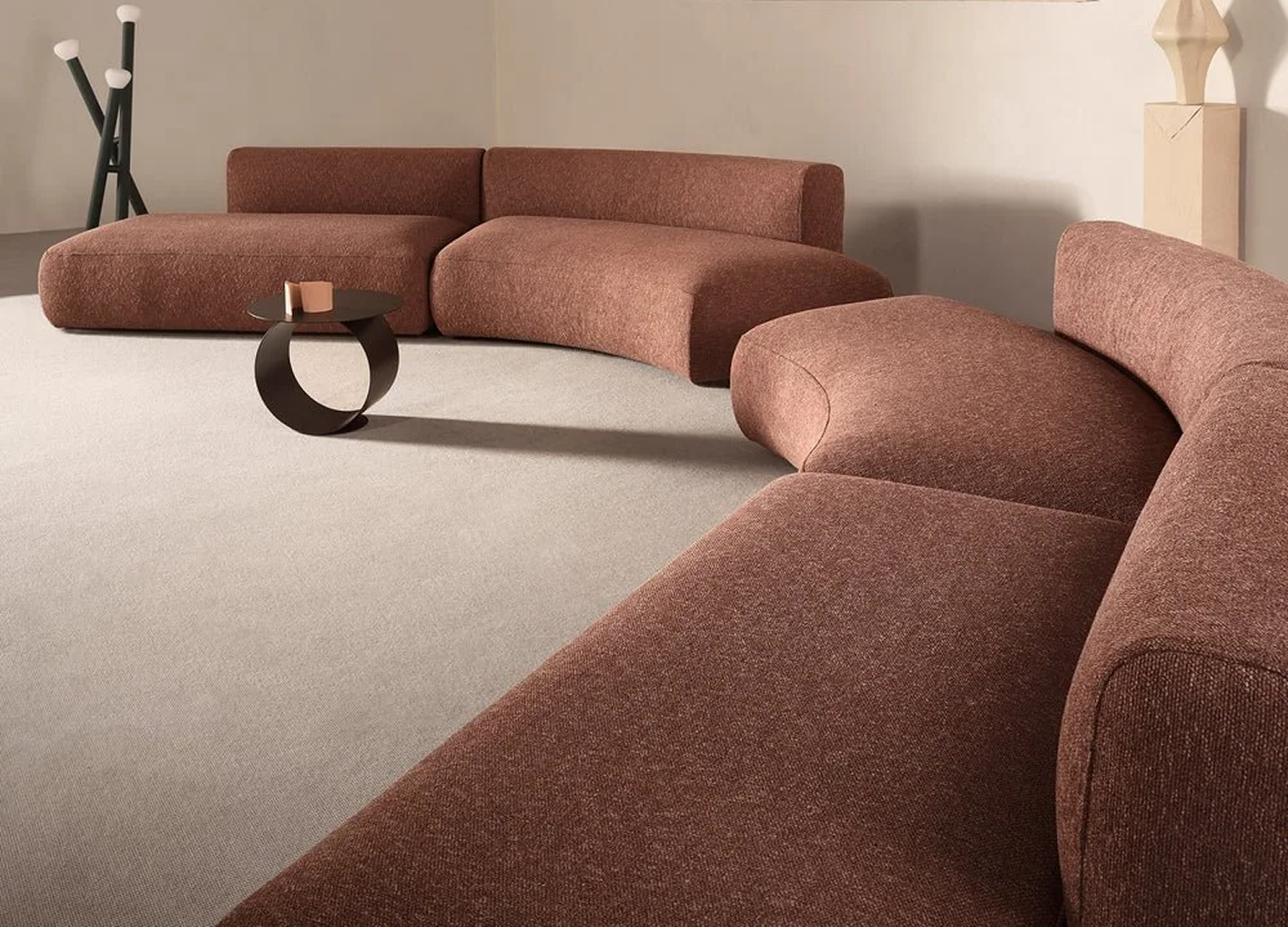 Discover the Cosy Curve sofa with sculptural curves with sophisticated style.