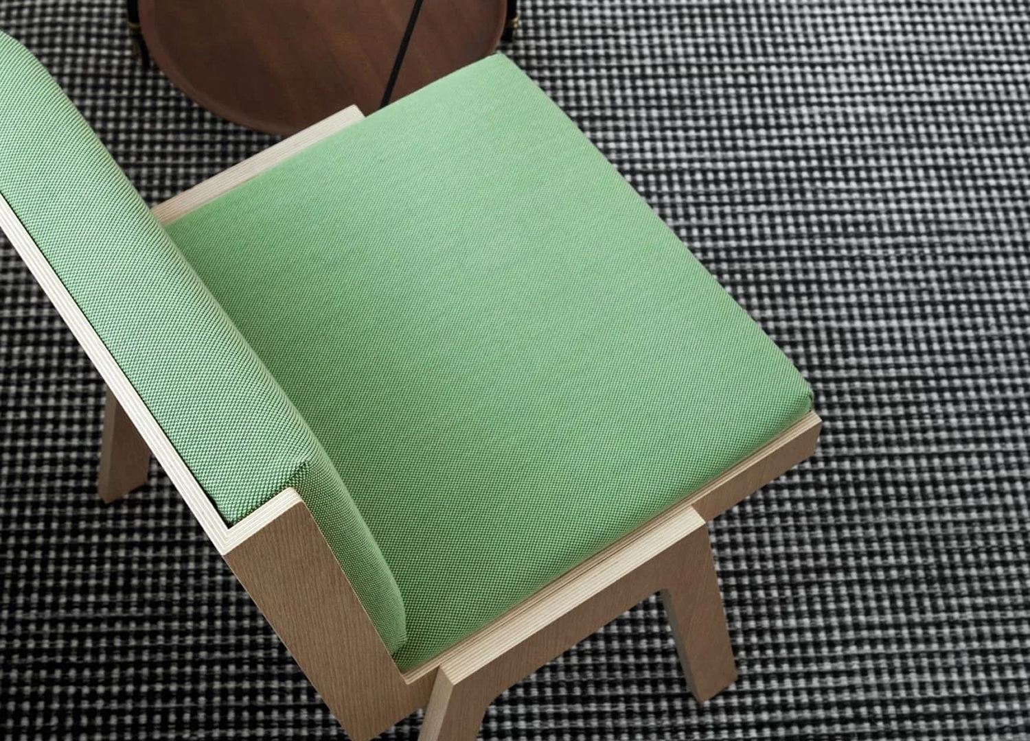 CLUB 44 Italian armchair with architectural frame and armrest