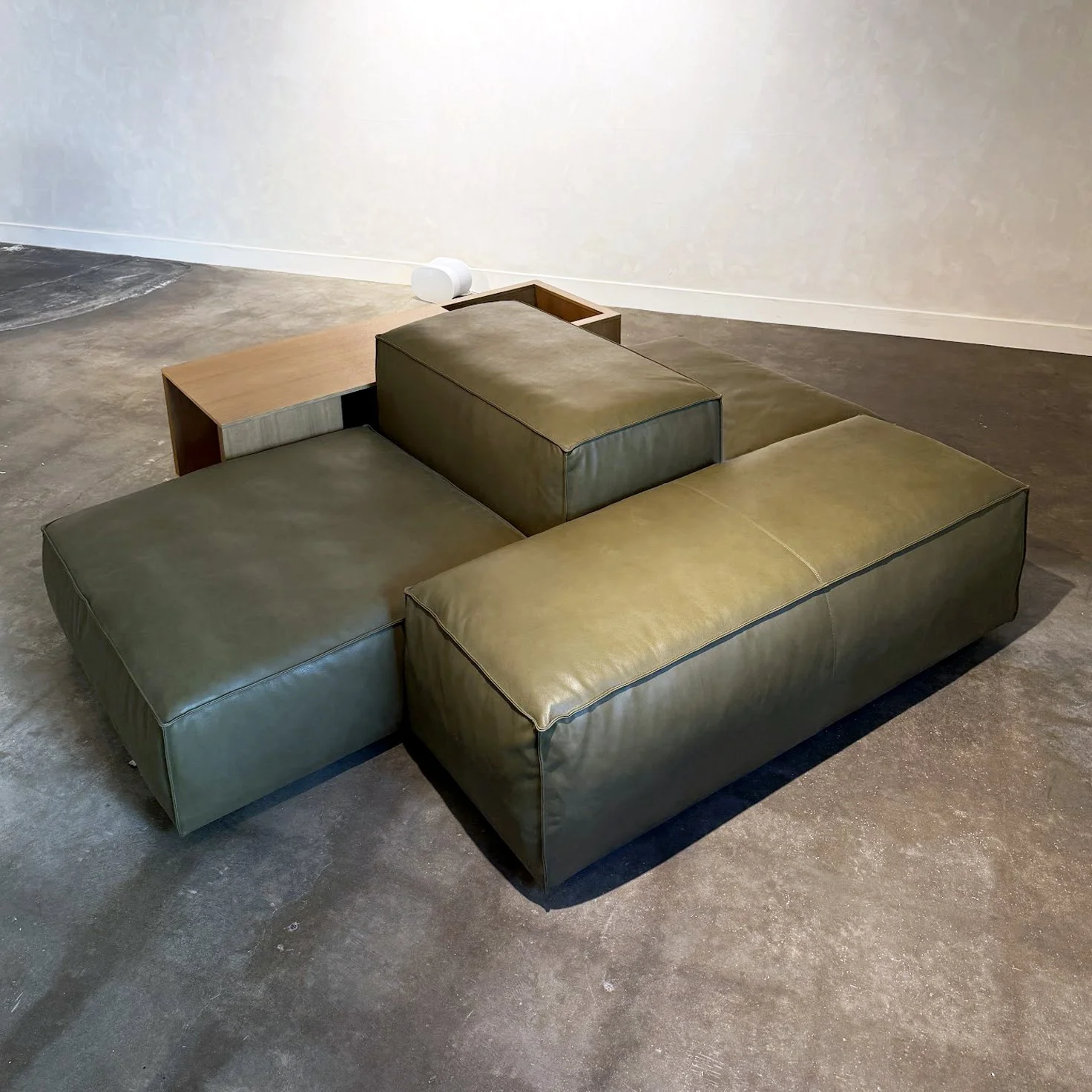 Seta 709 Leather ESO 02.jpg