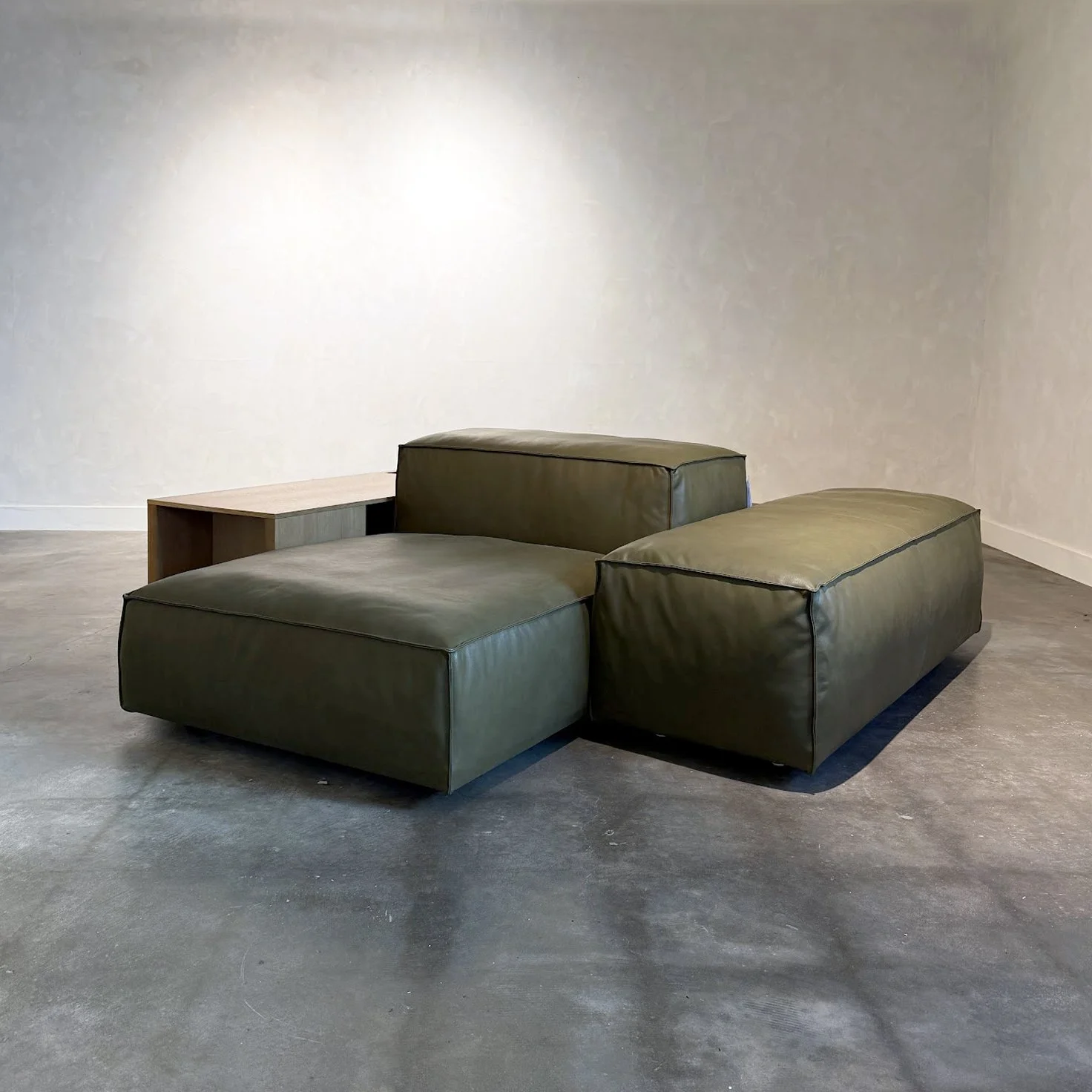 Seta 709 Leather ESO 03.jpg