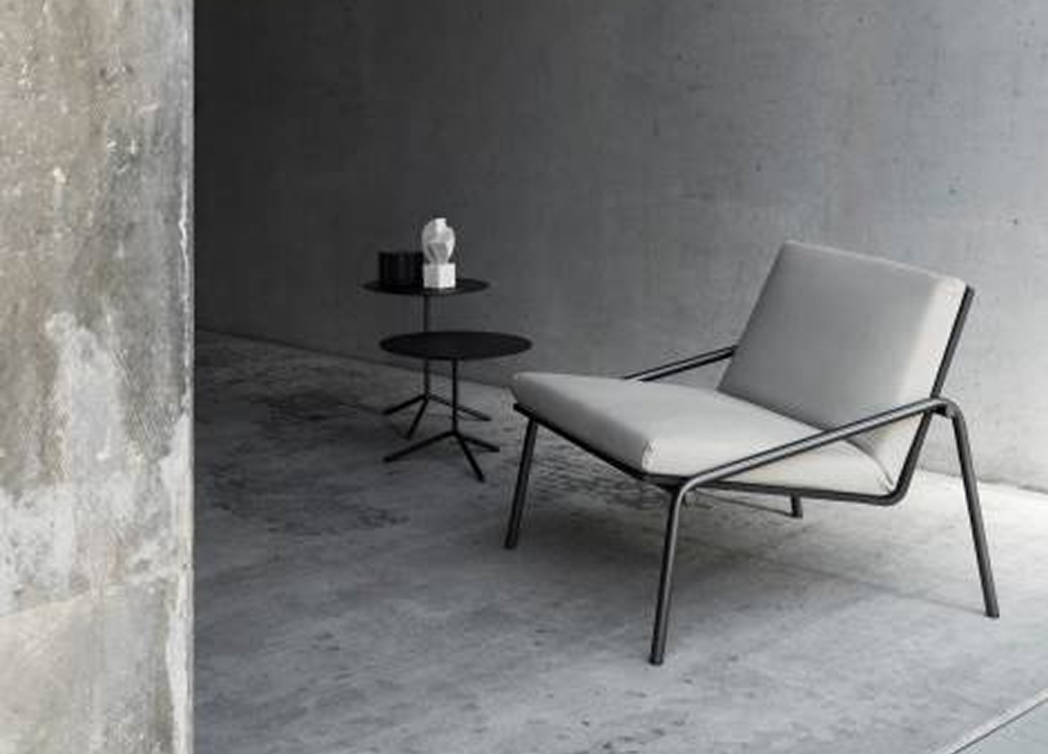 FILLET lounge chair with sculptural wood and steel frame