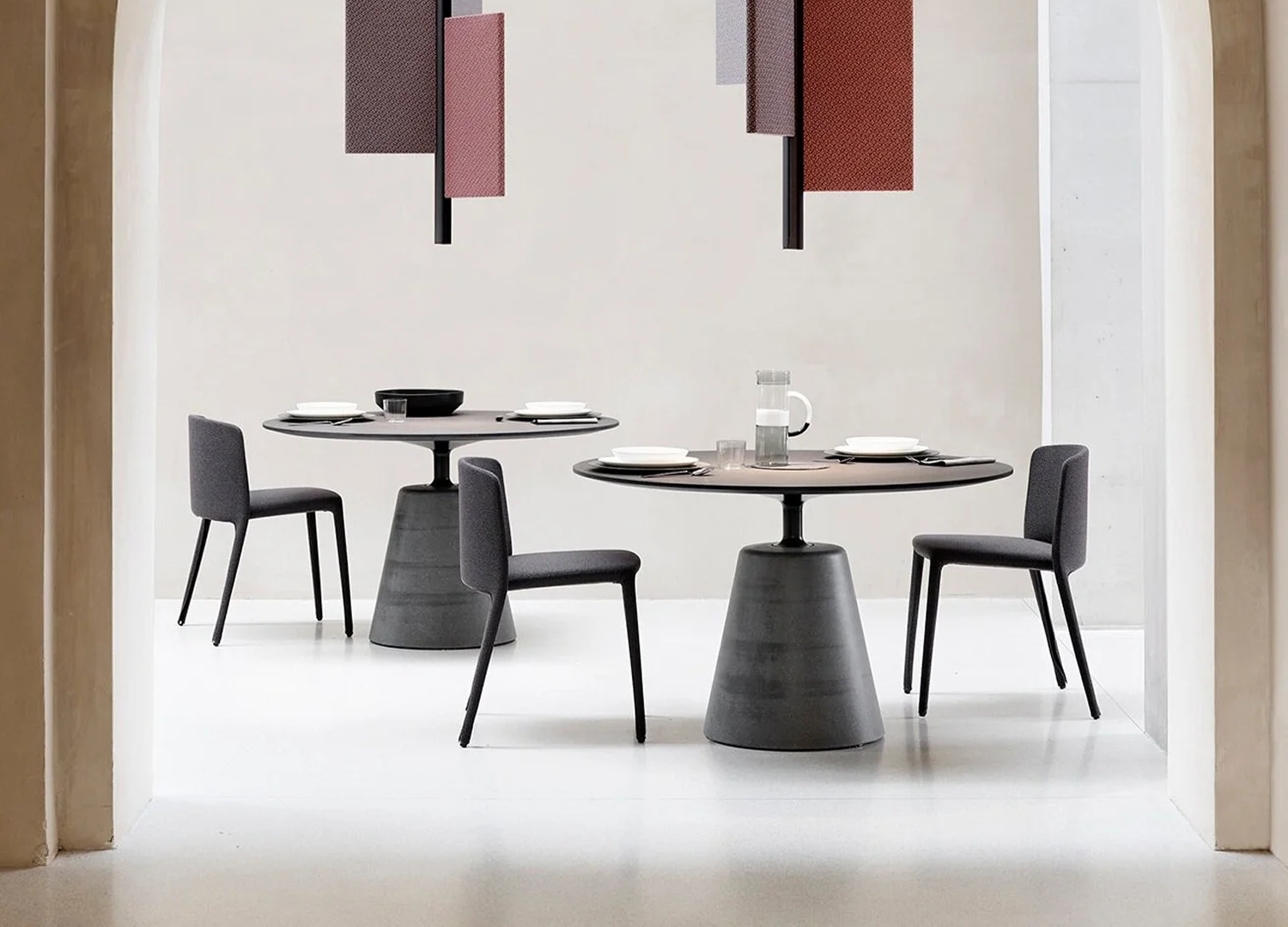 ACHILLE dining chair with refined upholstered silhouette