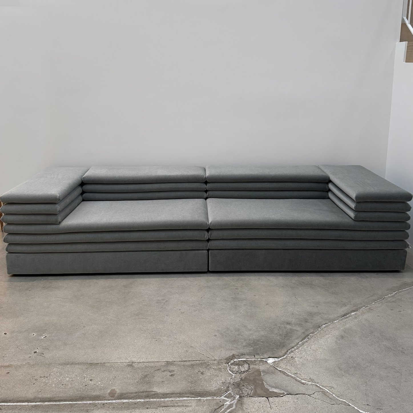 Acamante Sofa 01.JPG