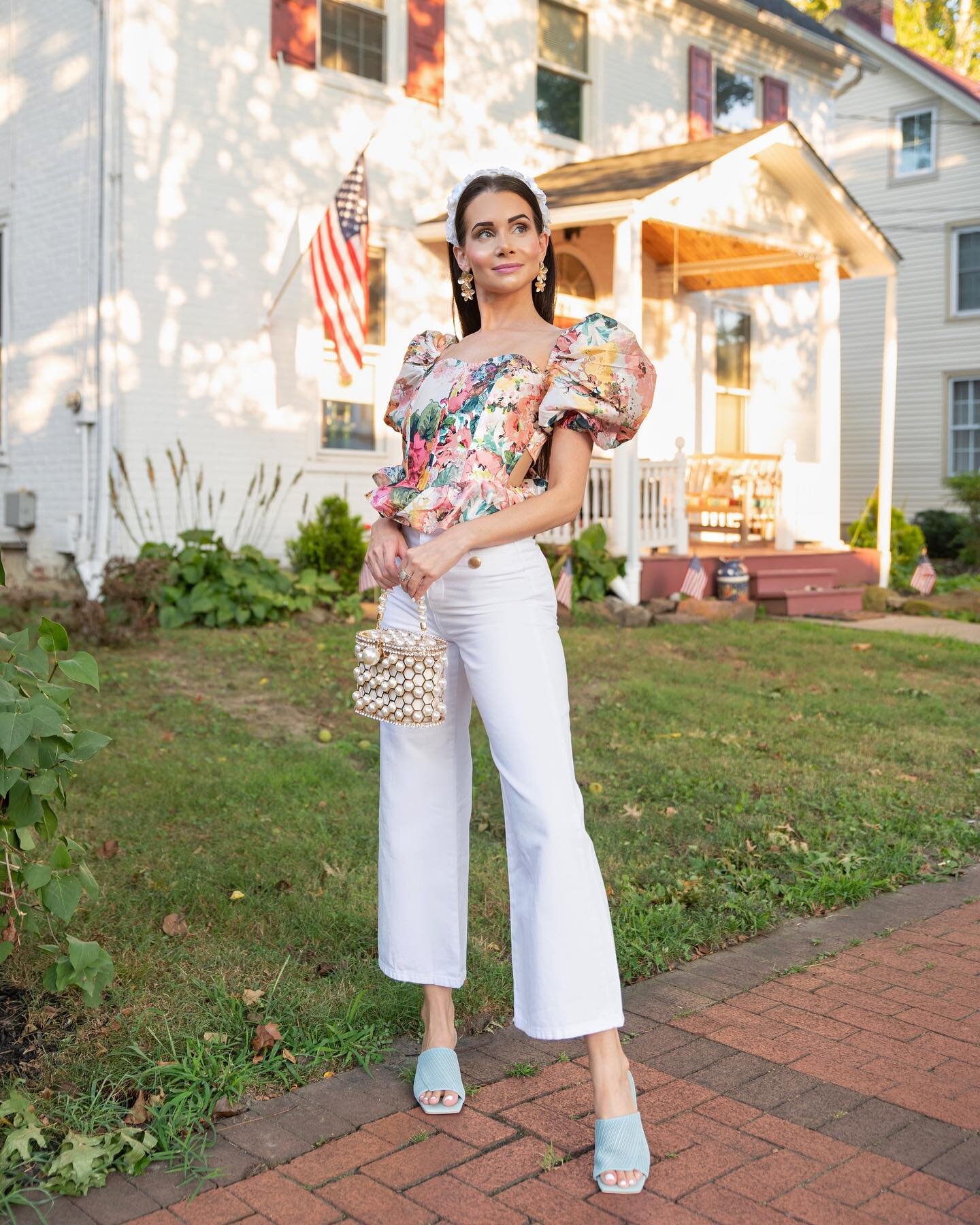 Walking on clouds in the most gorgeous square-toe slide heels ever 😍👡💖 

Seriously the most comfortable heels I&rsquo;ve ever owned! Not only are they luxurious and stylish, but they are 100% sustainable 🥰🥰 All @vivaia_official shoes are made fr