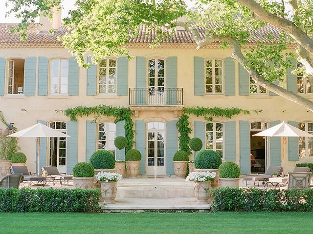 Dreaming of @provencepoiriers. 🌳 Happy Monday! 💕