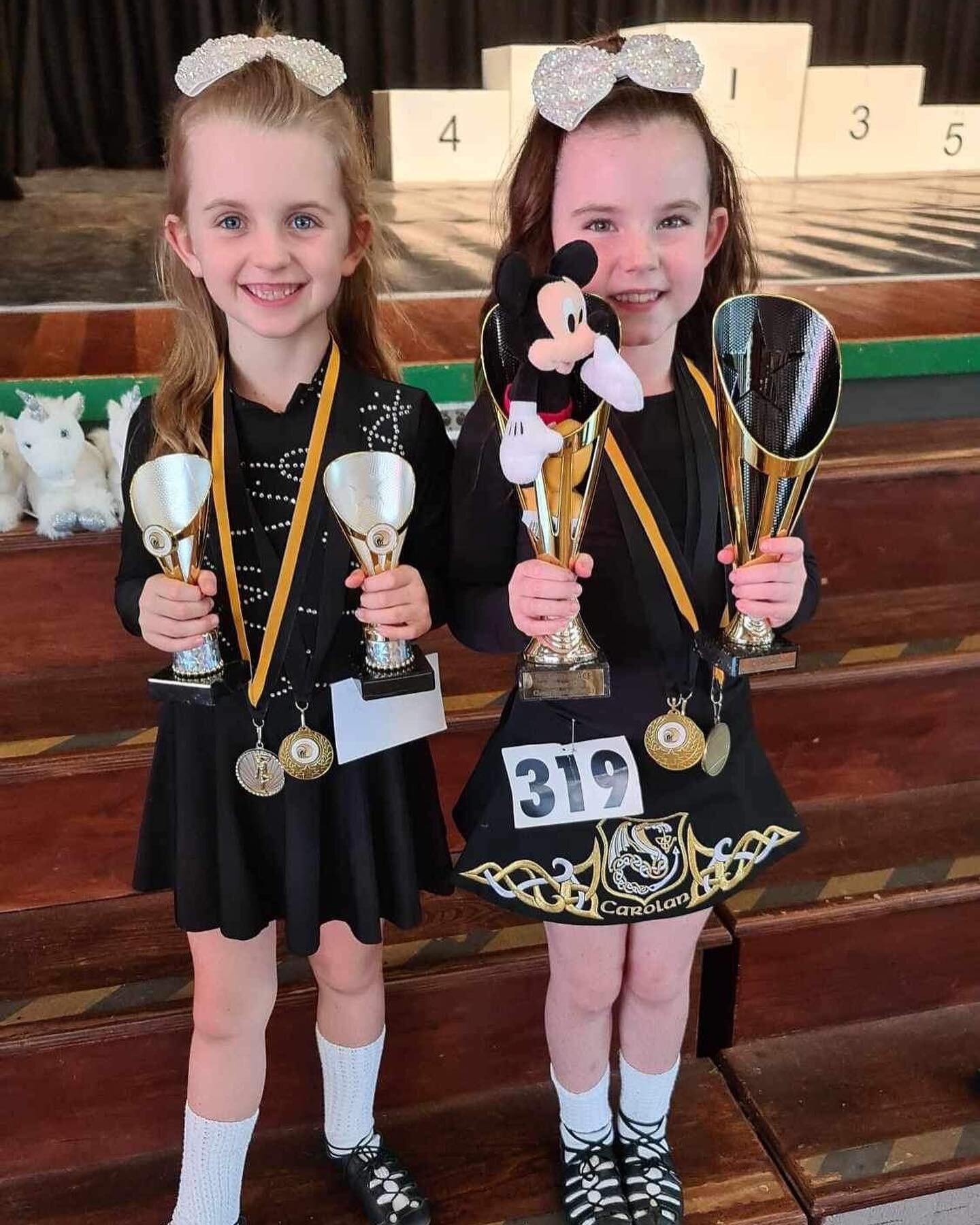 Where do we even start! 😃What an amazing weekend of Irish Dancing we had at the 2023 Sunshine State Championships! We had so many of our wonderful pupils take to the stage and receive some fantastic prizes! Kicking it off with Roxie, Seraphina, Maev