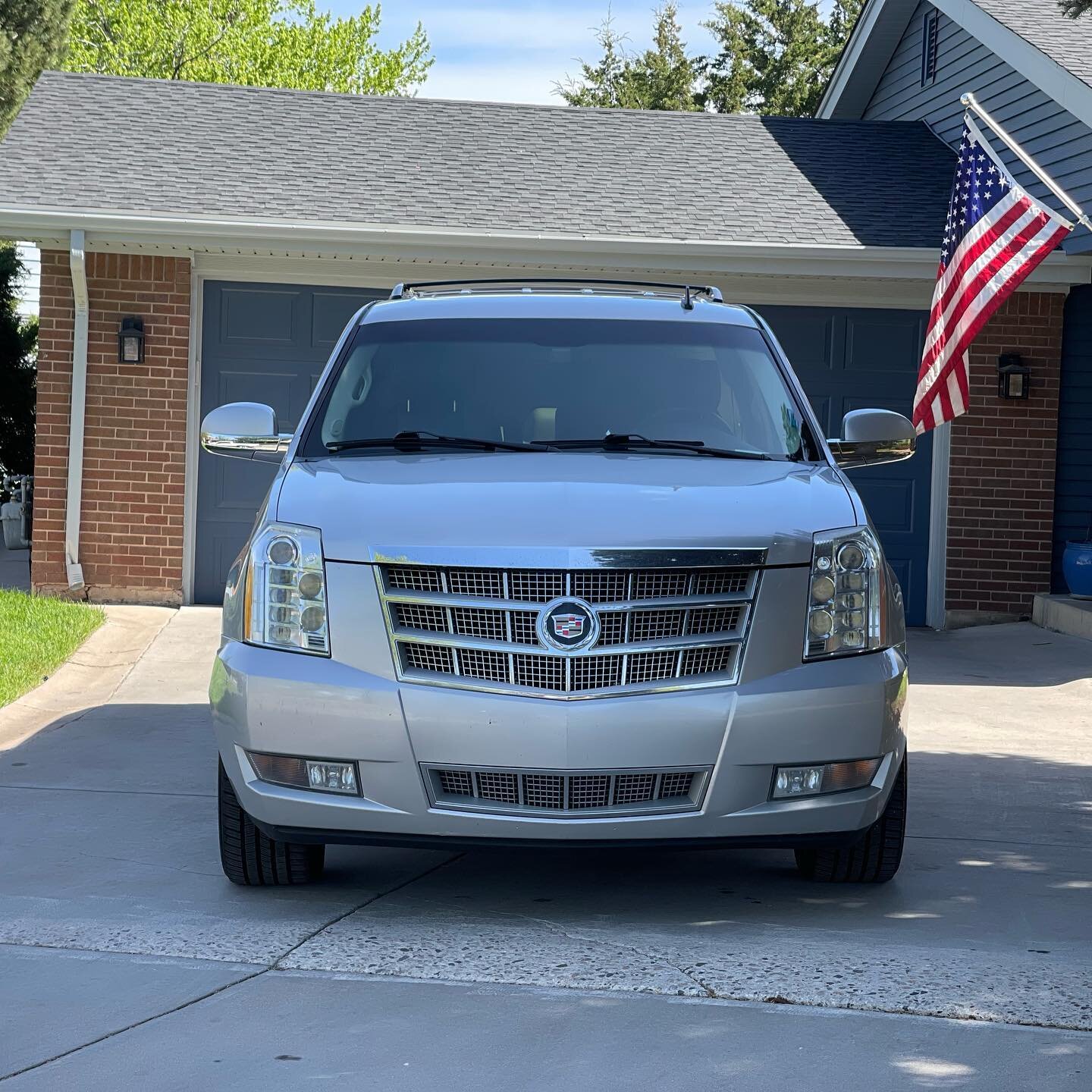 Pre-sale detail on this 13 year old Escalade!