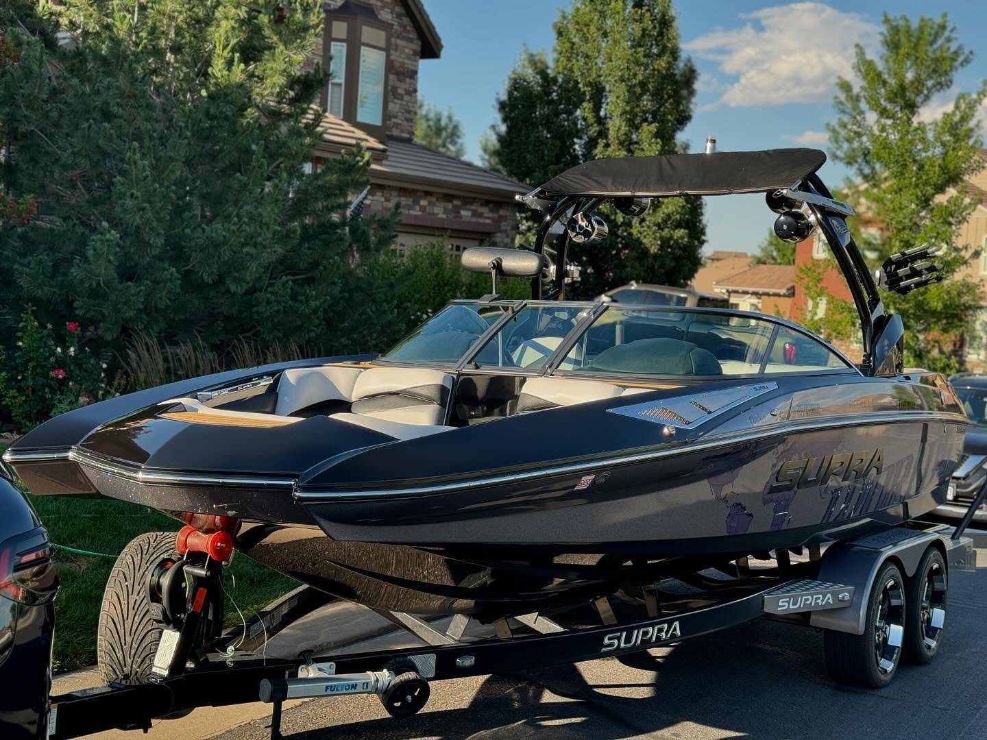 First of many boat details! 🛥️ This beautiful Supra was treated to a wash and polish from bow to stern! Swipe to the end for a before and after!