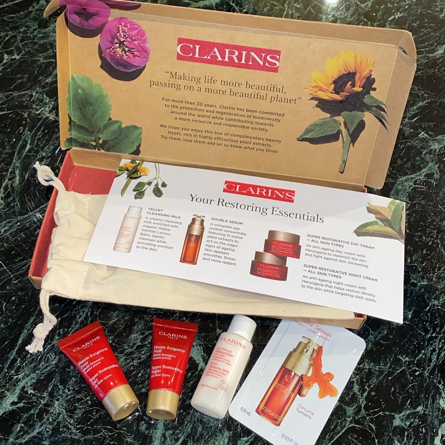 Thanks @clarinsaus for the beautiful samples! Perfect for the cool dry weather and a &lsquo;certain age&rsquo; lady 😁💁🏻&zwj;♀️#notsponsored 
🧴
#acertainage #acertainvintage #winterskin #ageingdisgracefully #clarins #clarinsskincare #plantextracts