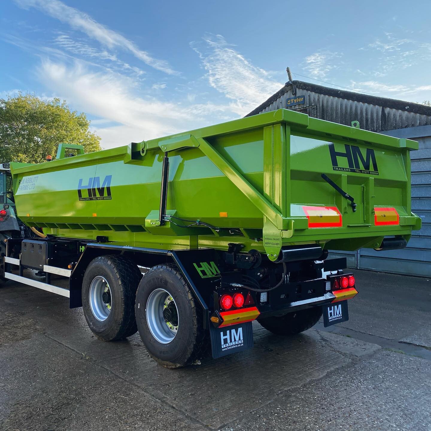 Here at HM we produce a variety of different Hooklift bins/ bodies! Pictured here is a HM Rock body! Contact us for more details &amp; bespoke units! 

#hmtrailers #hooklift #hooklifttrailer #britishfarming #farmtrailer #britishagriculture