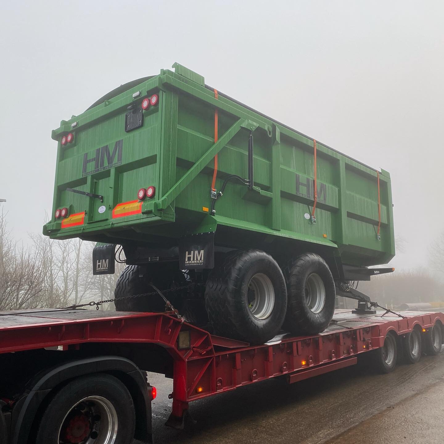 Off goes another ex-hire fleet HM1820 to its new home. This model was purchased by customer and specifically refurbished to meet his needs. Alongside a fresh coat of John Deere green, this unit was fitted with a rollover sheet, front broom/ grain sho