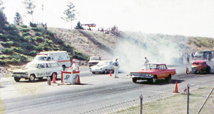 409 Butch racing at Spokane 1982s.jpg