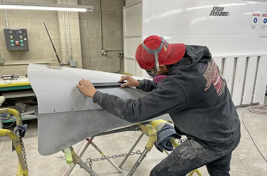 Carlos shapes the hood