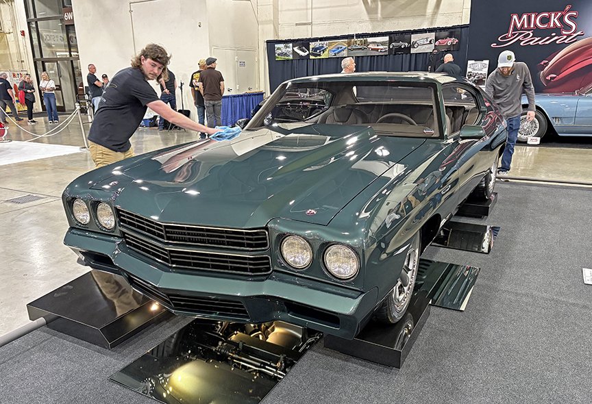 The crew of Matt Jewell’s 1970 Chevelle Slonaker entry came in to give it a spruce up .