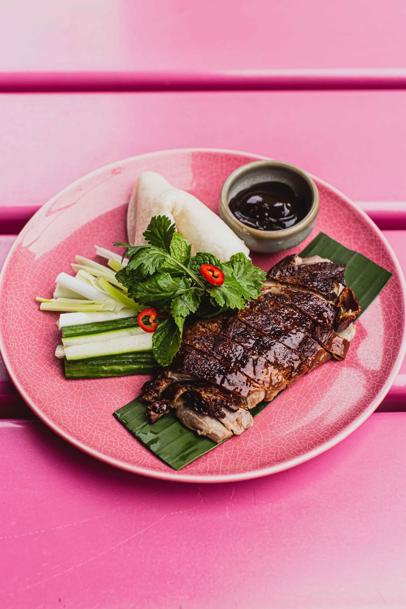 Build your perfect bite. Tender roasted duck, shatteringly crispy skin, fresh greens, and rich hoisin sauce all wrapped up in a warm, delicate pancake. 

Reserve your spot now: sevenrooms.com/explore/pingpong/reservations 

#pingpong #duckpancakes #r