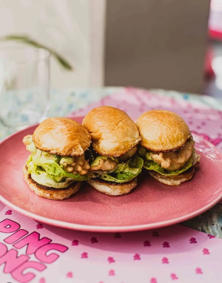 Soft, warm buns stuffed with crispy, flavorful goodness and fresh greens. The ultimate bite for your cravings.

Book your table now: sevenrooms.com/explore/pingpong/reservations

#bugrolls #pingpong #foodie #deliciousbites #eatout