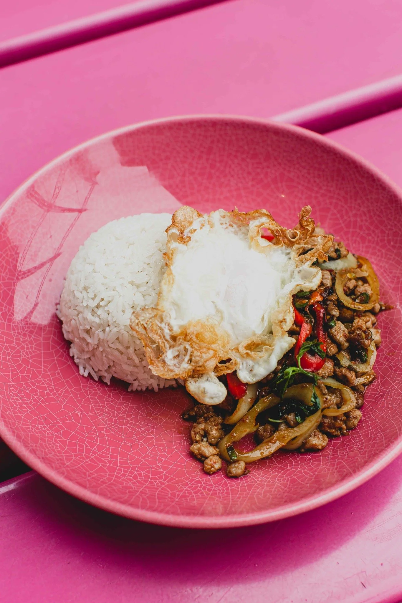 Spice up your lunch plans. Fragrant minced meat, savory basil, steamed rice, and a crispy fried egg the ultimate comfort meal.

👉 Book Your Table Now: sevenrooms.com/explore/pingpong/reservations

#pingpong #thaifood #lunchgoals #brisbaneeats #asian