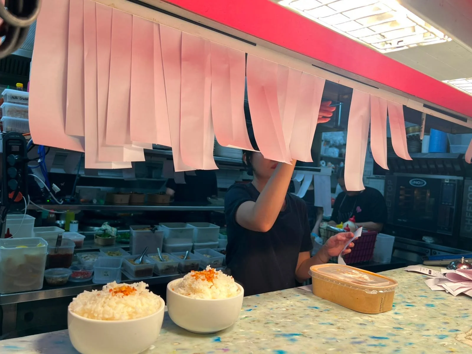 Ticketing the orders and packing the heat where raw kitchen hustle becomes ultimate flavour at PingPong.

Book Your Table Now:
www.sevenrooms.com/explore/pingpong/reservations/create/search

#pingpong #kitchenpass #steaminghot #streetfoodvibes #foodi