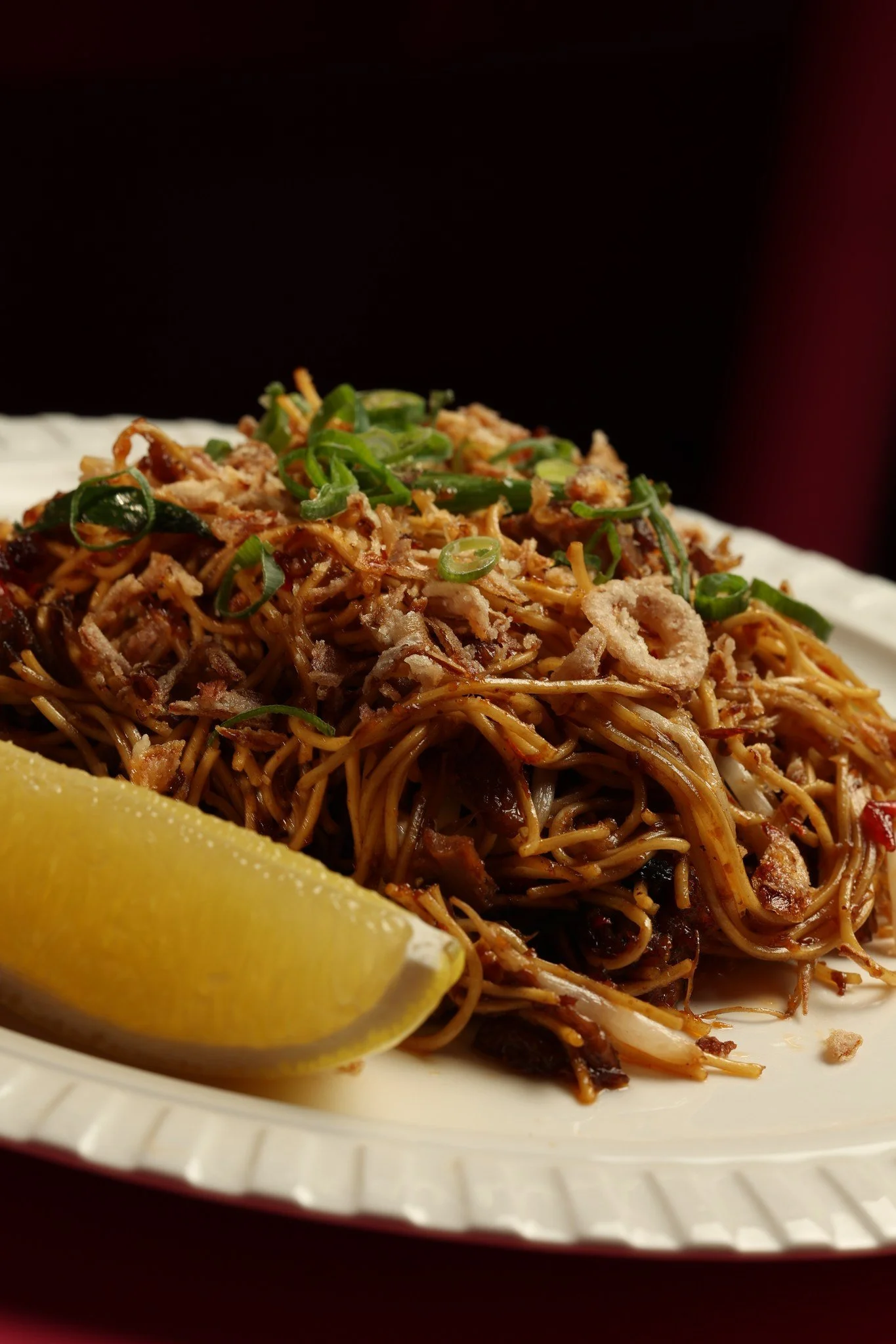 Savory noodles topped with crisp scallions and a wedge of fresh lemon. 

To reserve your spot:  https://www.sevenrooms.com/explore/pingpong/reservations/create/search

#pingpong #noodles #asiancuisine #foodie