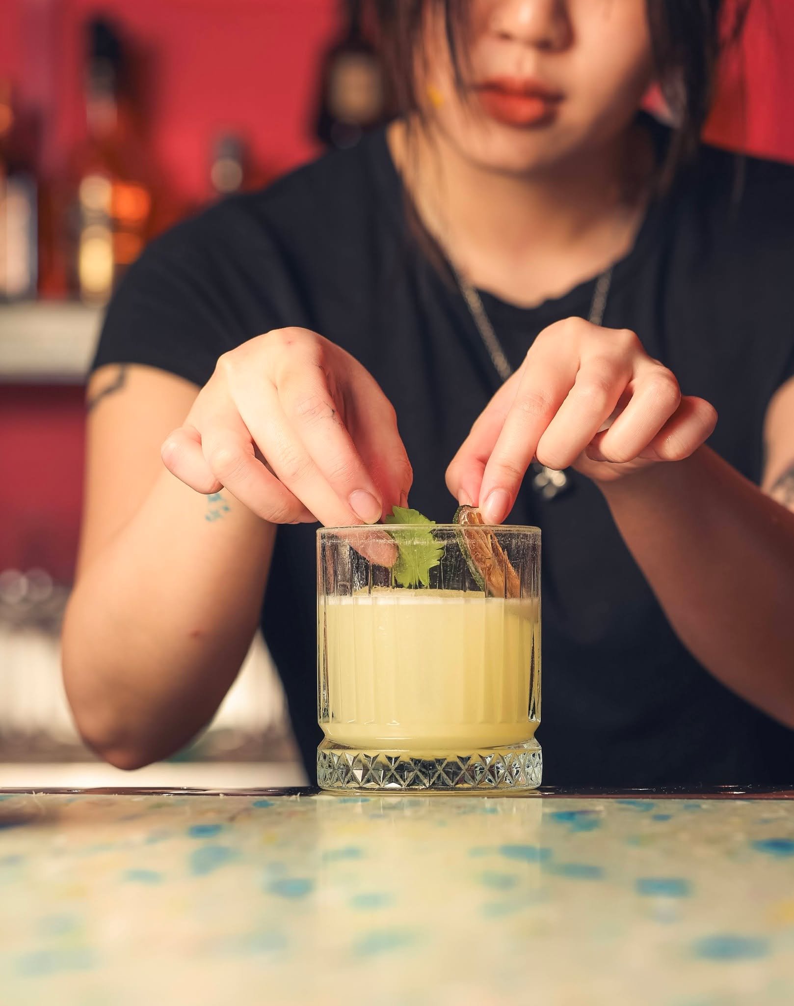 Behind the bar magic. Handcrafted with freshly squeezed citrus, bespoke botanical spirits, and finished with delicate herbs for the cleanest sip of the night.

Join us for drinks: https://www.sevenrooms.com/.../reservations/create/search

#cocktailho