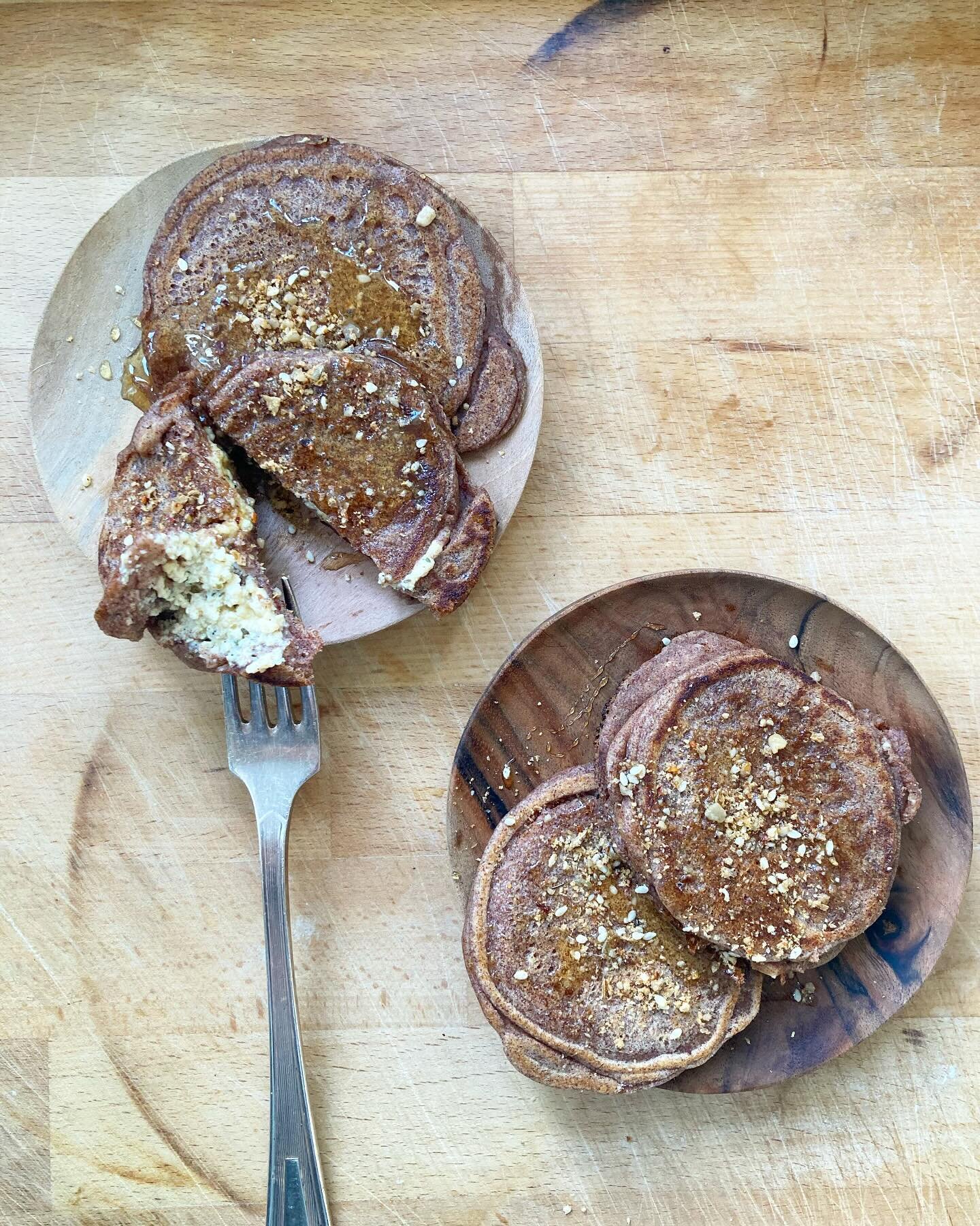 These beautifully sweet and savoury ragi and plant-ricotta pancakes with dukkah and raw honey (or maple syrup for the vegan friendly version) for pancake day and beyond. One of the playful recipes coming with our full moon writings. 

Before being re
