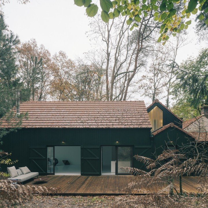 THE FOREST HOUSE - Nestled in the embrace of Noisy-sur-Ecole's verdant landscape, The Forest House stands as a testament to architectural reverence for nature.
Photo credit: @charly.broyez