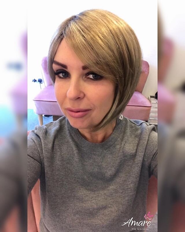 Swipe to see the back of this beautiful synthetic bob piece which is now available in a range of different colours 💕 This piece is really easy to maintain, any questions please DM! Michelle 💕 #chemotherapy #alopecia #hairloss #wigs #wigspecalist #m